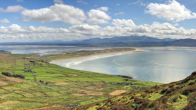 Kerry_Dingle_Inch_Beach_Wide_Sandy_Beaches_Photo_by_Irelands_Content_Pool